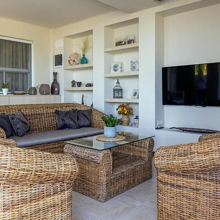 Istamnos Terra Boho Nest- Shared Pool 1 Stamni